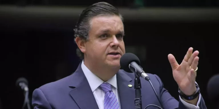 Wolney Queiroz assume o Ministério da Previdência Social no governo Lula