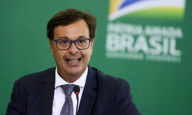 Ex-ministro Gilson Machado é preso no Recife acusado de facilitar fuga de aliado de Bolsonaro