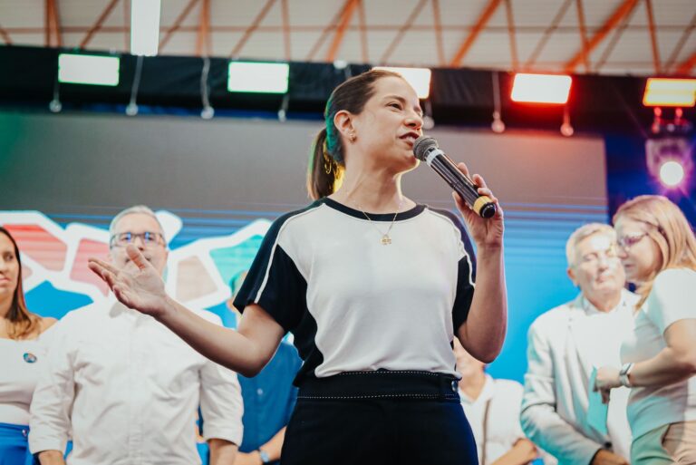 No Circuito Literário de Pernambuco em Caruaru, governadora Raquel Lyra destaca educação e cultura como pilares da transformação do Estado