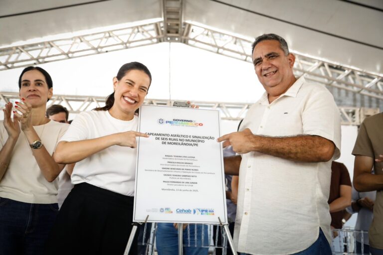 Em Moreilândia, no Sertão do Araripe, governadora Raquel Lyra entrega ruas requalificadas e vistoria obra da PE-540