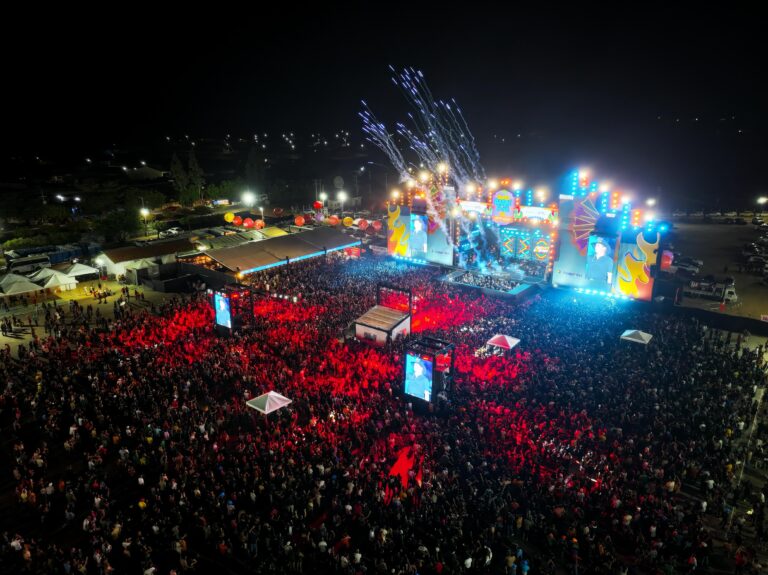 Mais de 60 mil pessoas lotam o Parque Três Vaqueiros na segunda noite do São João de Araripina 2025