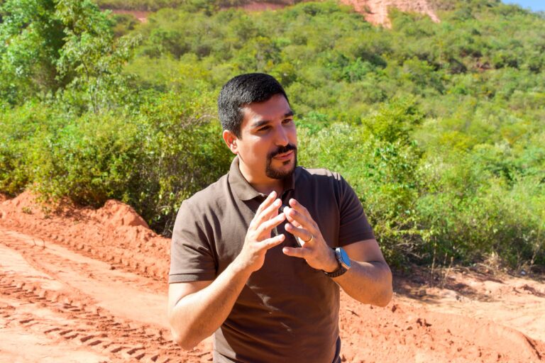 Prefeito João Marcos Siqueira visita obras da nova estrada da Ladeira da Gamileira