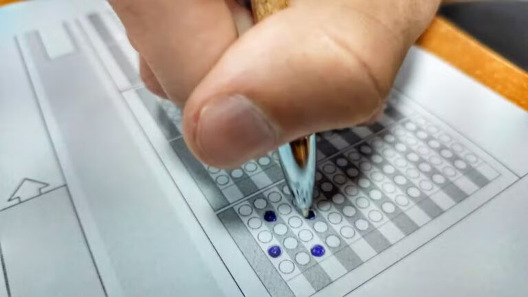 Concursos e seleções em Pernambuco têm 1.001 vagas com salários de até R$ 35,9 mil; veja como se inscrever