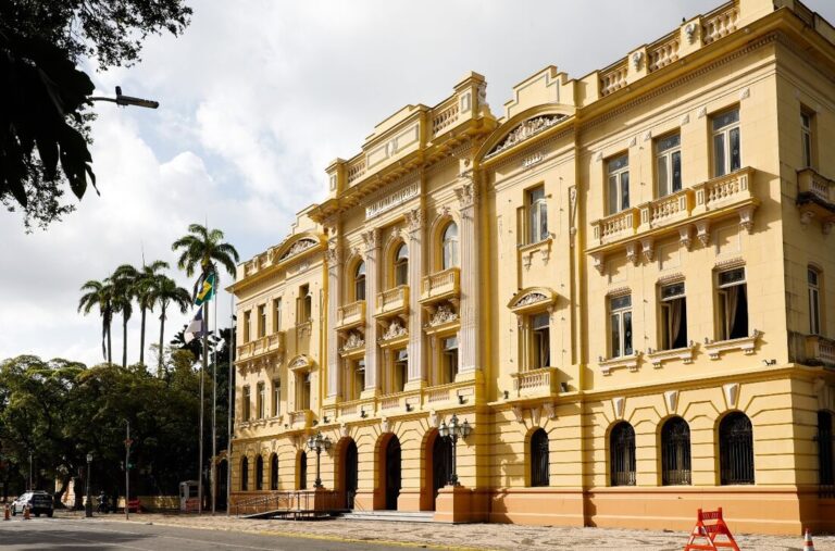 Governo de Pernambuco transfere ponto facultativo de Corpus Christi para véspera de São João